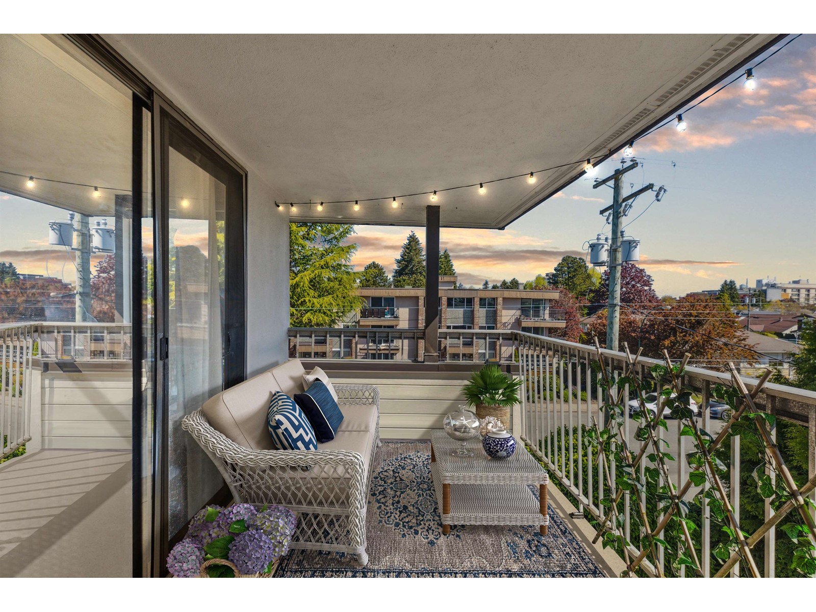 302 1390 Merklin Street, White Rock, British Columbia  V4B 4C1 - Photo 4 - R3011207