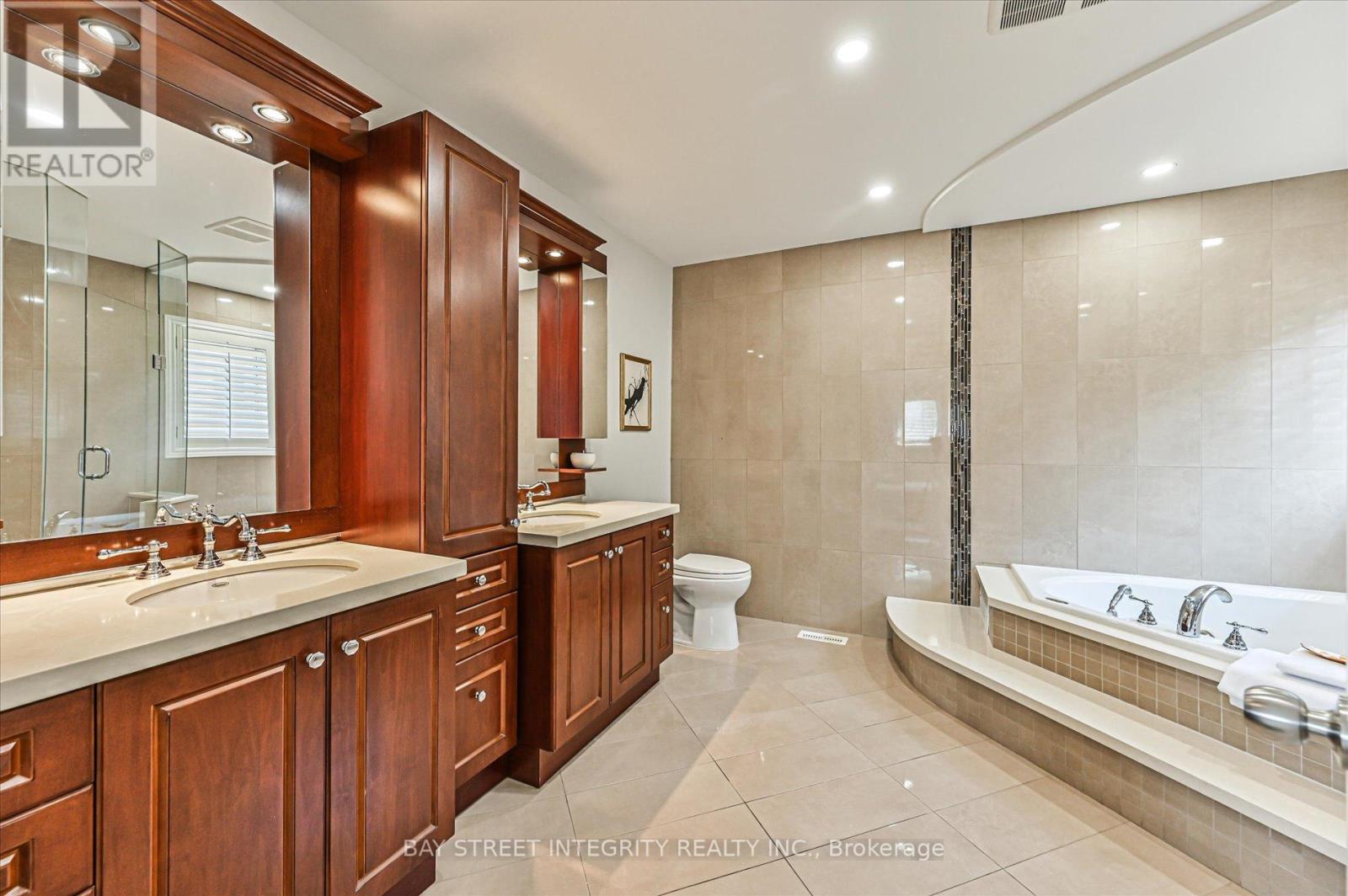 124 Spring Blossom Crescent, Markham (Cachet), Ontario  L6C 1X4 - Photo 24 - N12196062