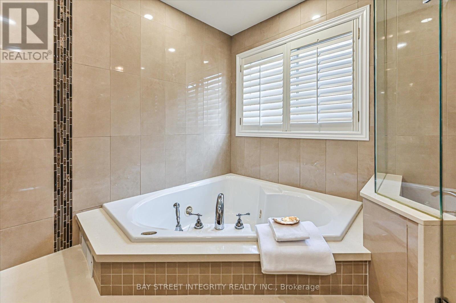 124 Spring Blossom Crescent, Markham (Cachet), Ontario  L6C 1X4 - Photo 26 - N12196062