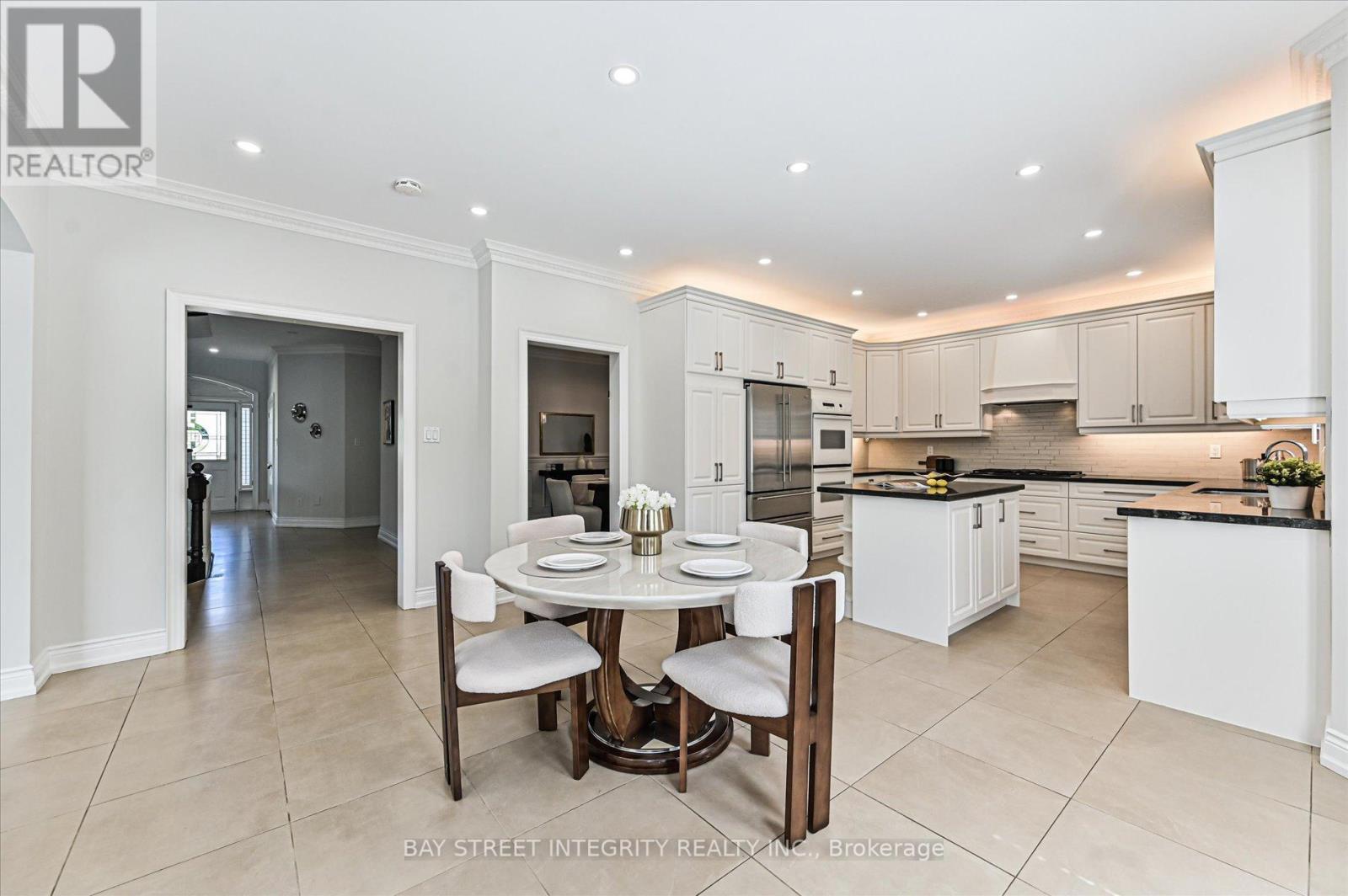 124 Spring Blossom Crescent, Markham (Cachet), Ontario  L6C 1X4 - Photo 9 - N12196062