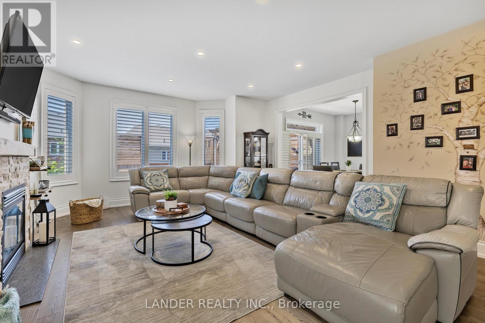 20 Don Rose Boulevard, East Gwillimbury, Ontario  L0G 1M0 - Photo 10 - N12196098