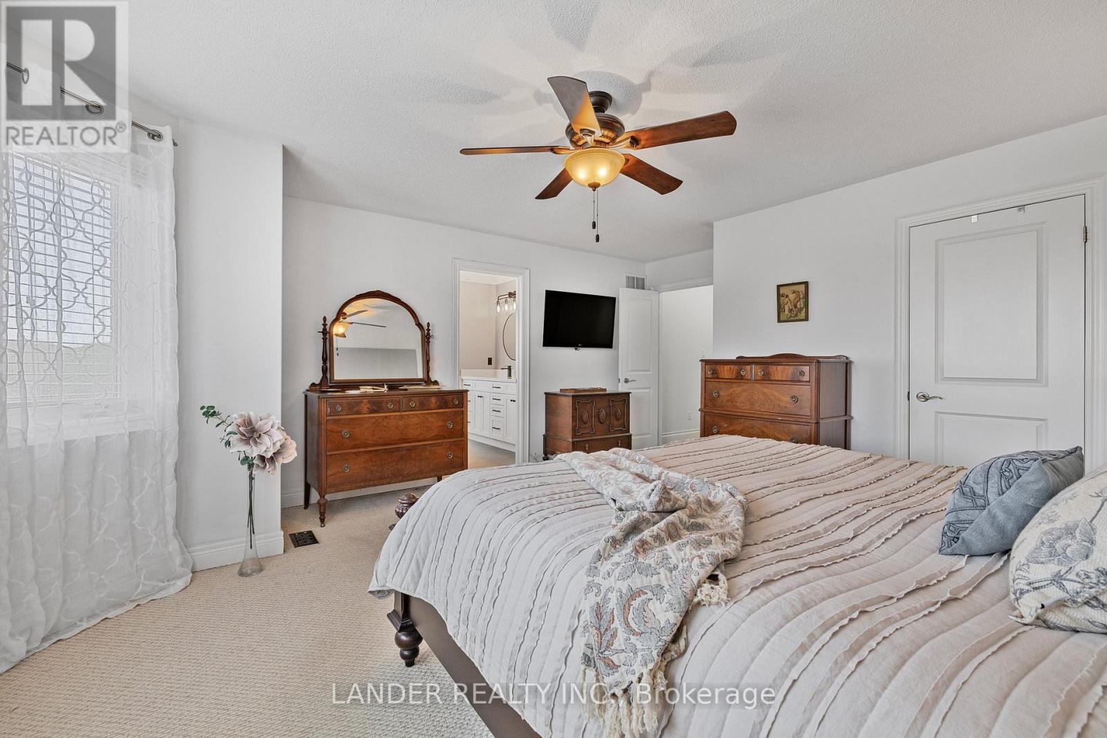 20 Don Rose Boulevard, East Gwillimbury, Ontario  L0G 1M0 - Photo 17 - N12196098