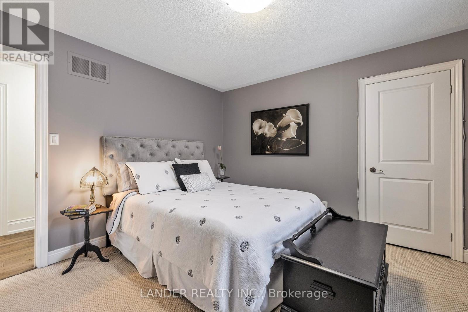 20 Don Rose Boulevard, East Gwillimbury, Ontario  L0G 1M0 - Photo 21 - N12196098