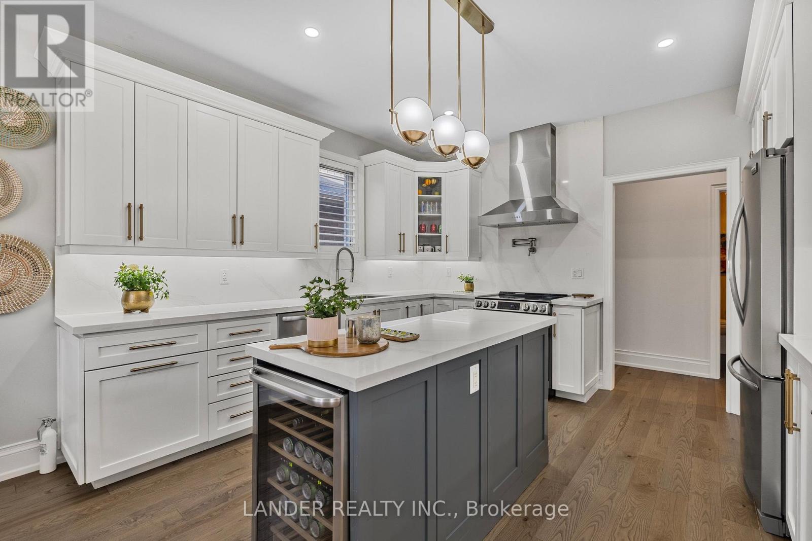 20 Don Rose Boulevard, East Gwillimbury, Ontario  L0G 1M0 - Photo 3 - N12196098