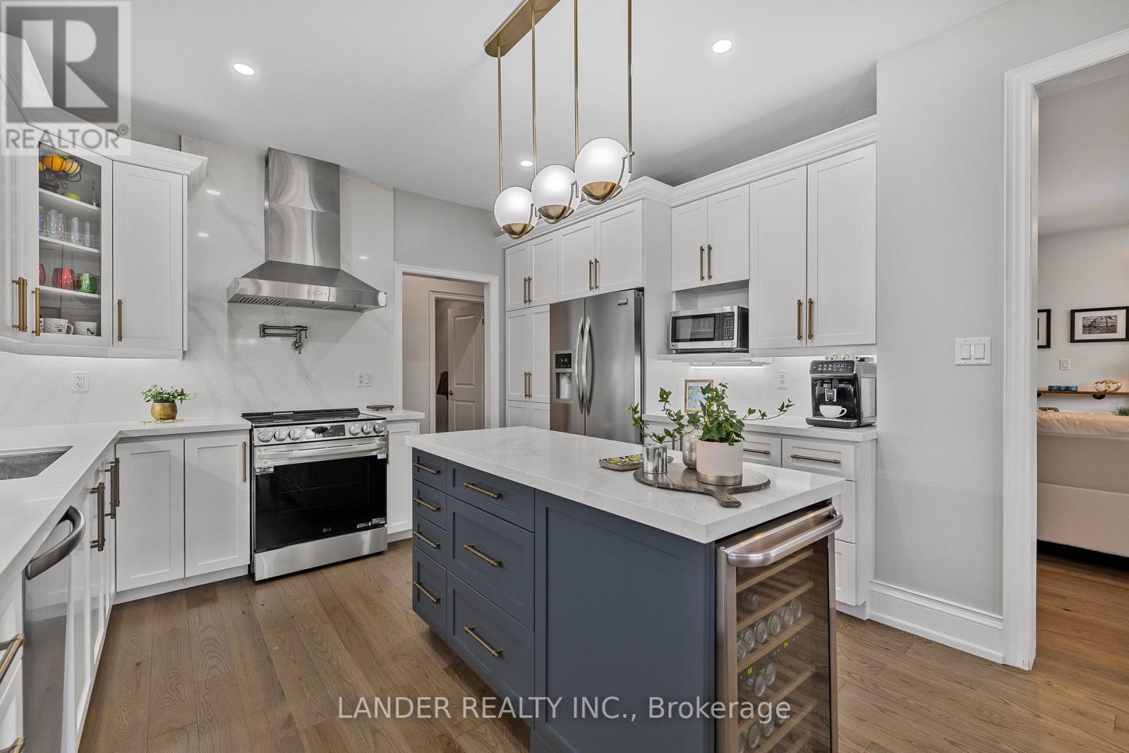 20 Don Rose Boulevard, East Gwillimbury, Ontario  L0G 1M0 - Photo 4 - N12196098