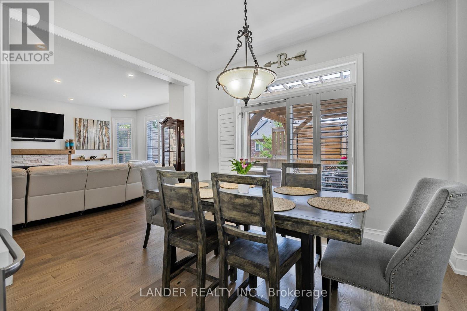 20 Don Rose Boulevard, East Gwillimbury, Ontario  L0G 1M0 - Photo 8 - N12196098