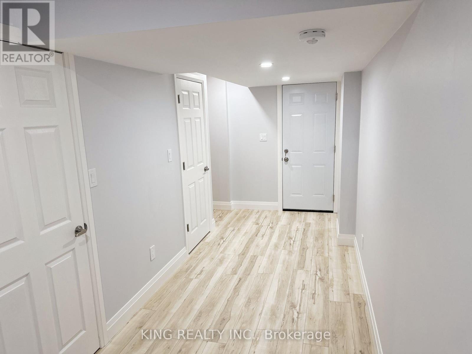 1012 Barton Way, Innisfil, Ontario  L9S 4R7 - Photo 7 - N12196112