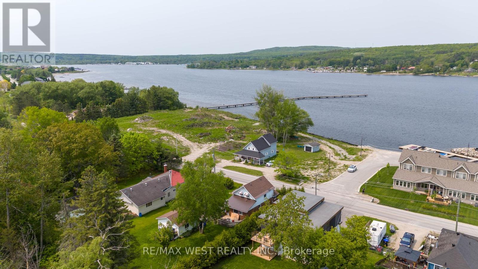 171 Fox Street, Penetanguishene, Ontario  L9M 1E7 - Photo 2 - S12196101