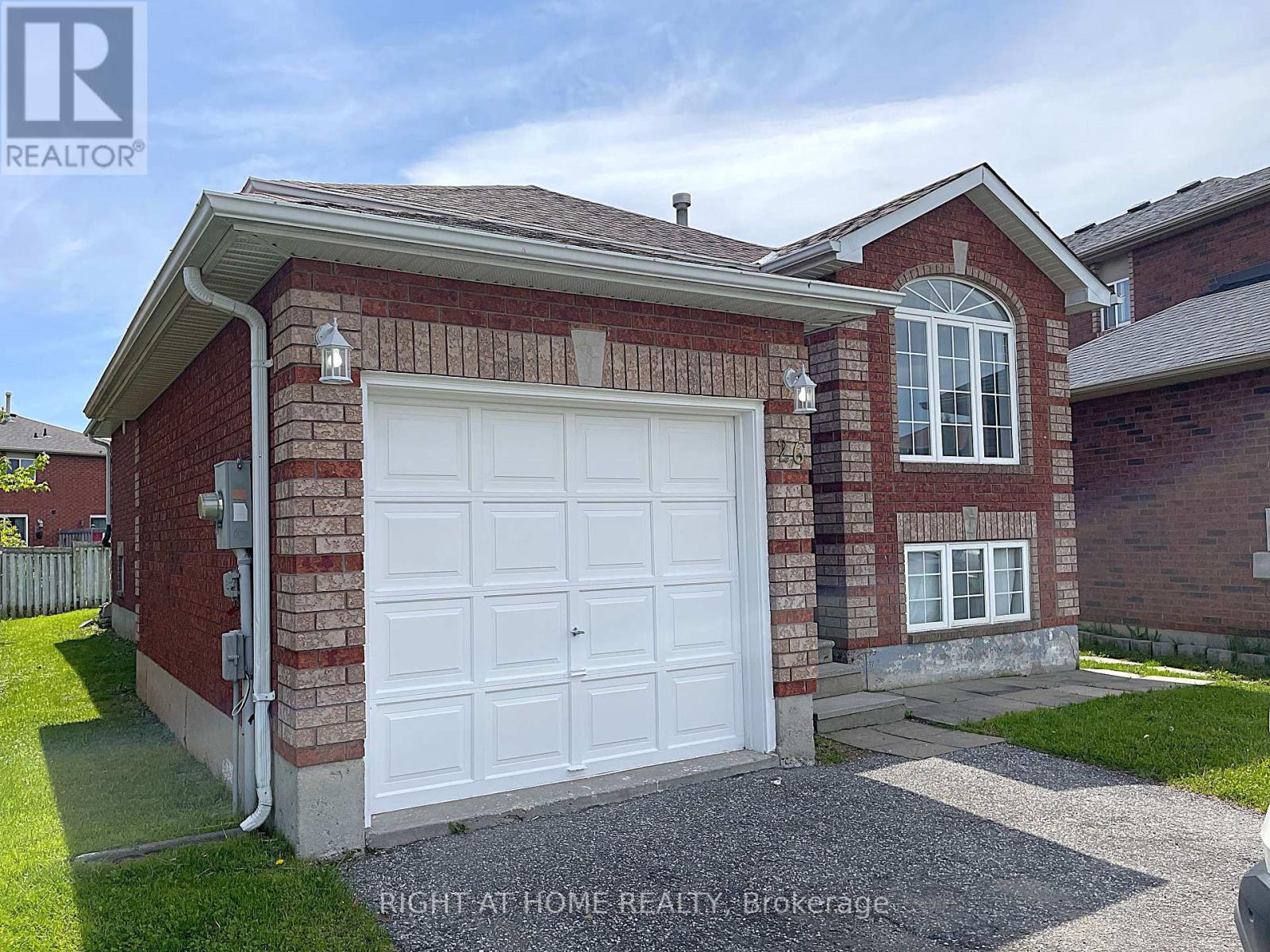 26 Weymouth Road, Barrie, Ontario  L4M 6R9 - Photo 2 - S12196110