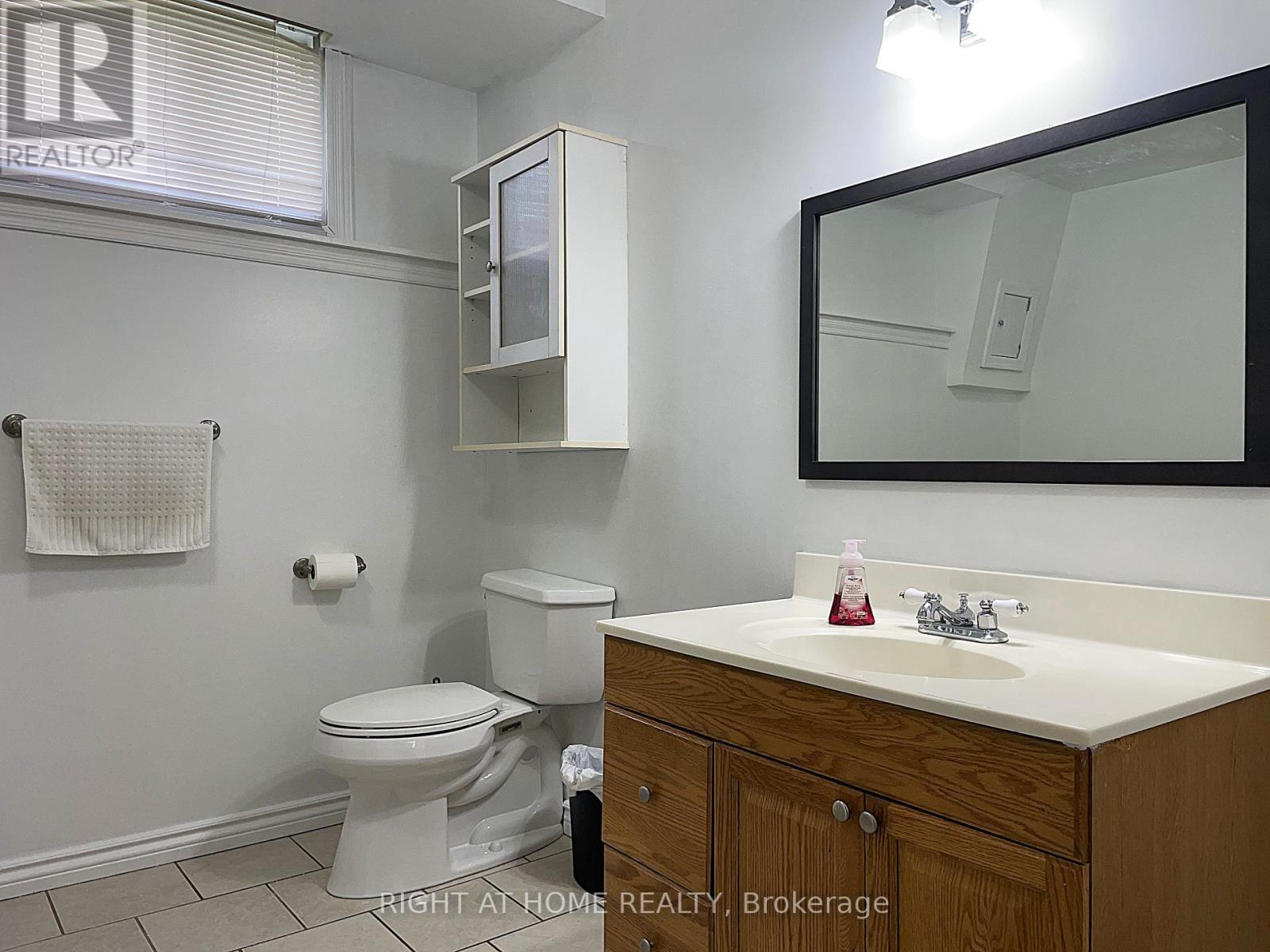 26 Weymouth Road, Barrie, Ontario  L4M 6R9 - Photo 31 - S12196110