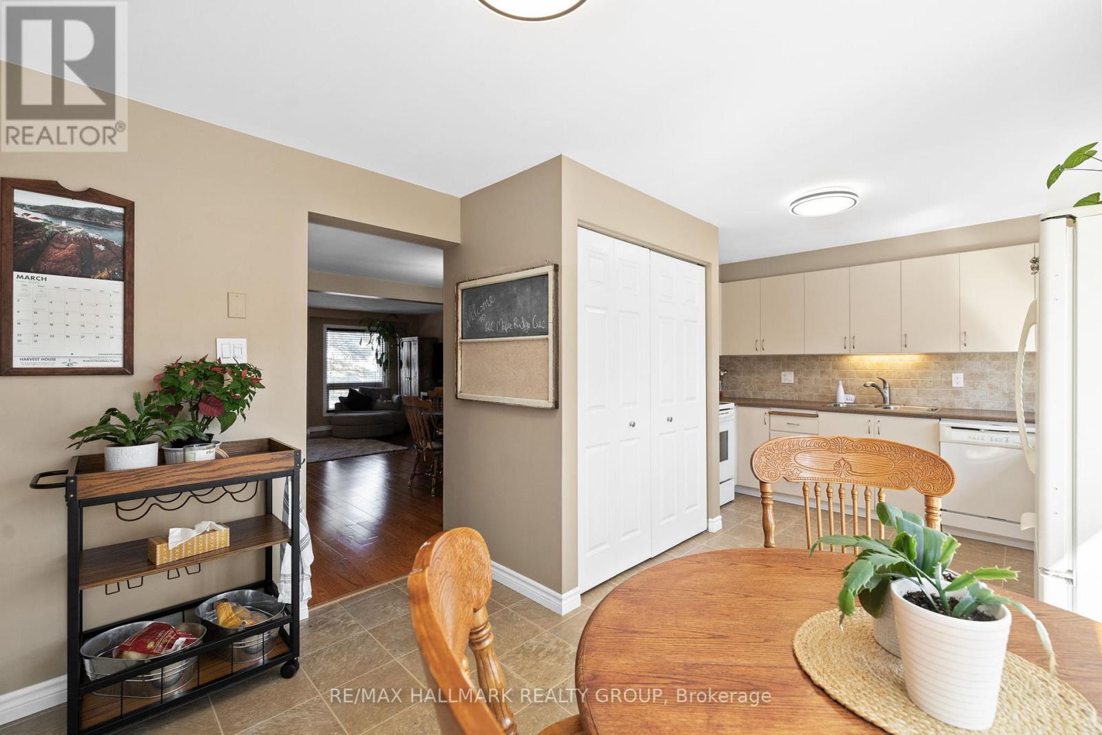 12c Maple Ridge Crescent, Ottawa, Ontario  K2J 3L6 - Photo 19 - X12196183