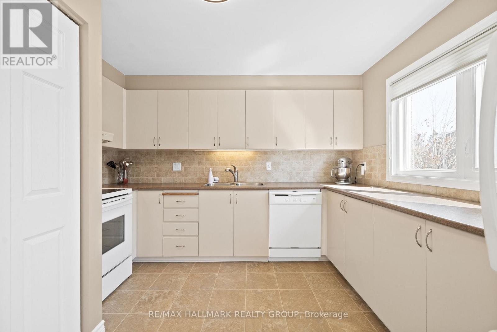 12c Maple Ridge Crescent, Ottawa, Ontario  K2J 3L6 - Photo 20 - X12196183