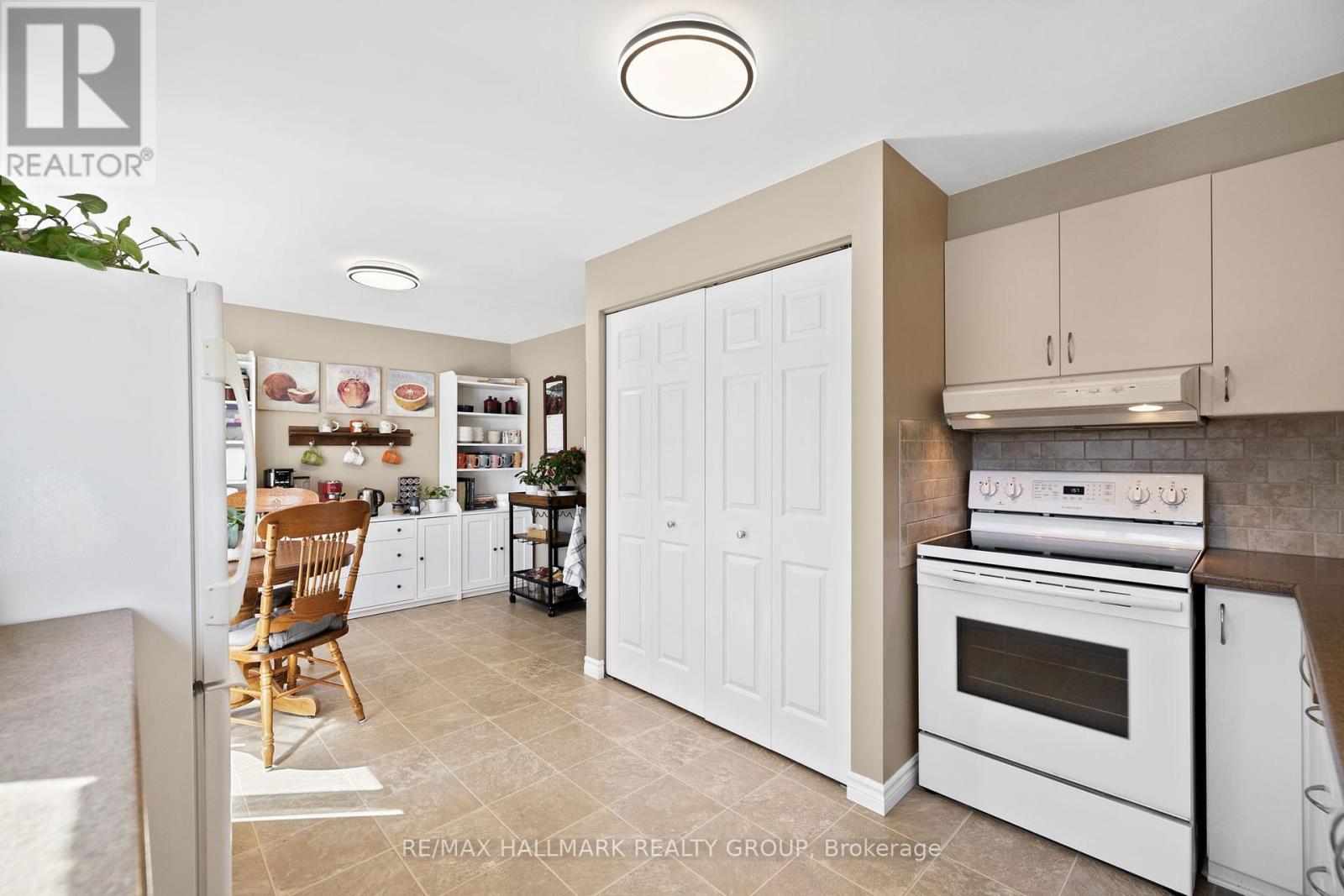 12c Maple Ridge Crescent, Ottawa, Ontario  K2J 3L6 - Photo 21 - X12196183