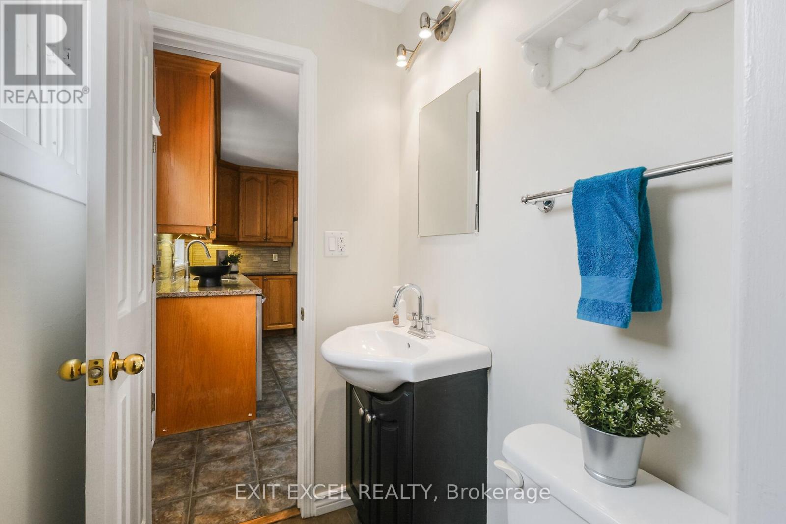396 Roxdale Avenue, Ottawa, Ontario  K1E 1V5 - Photo 12 - X12196253