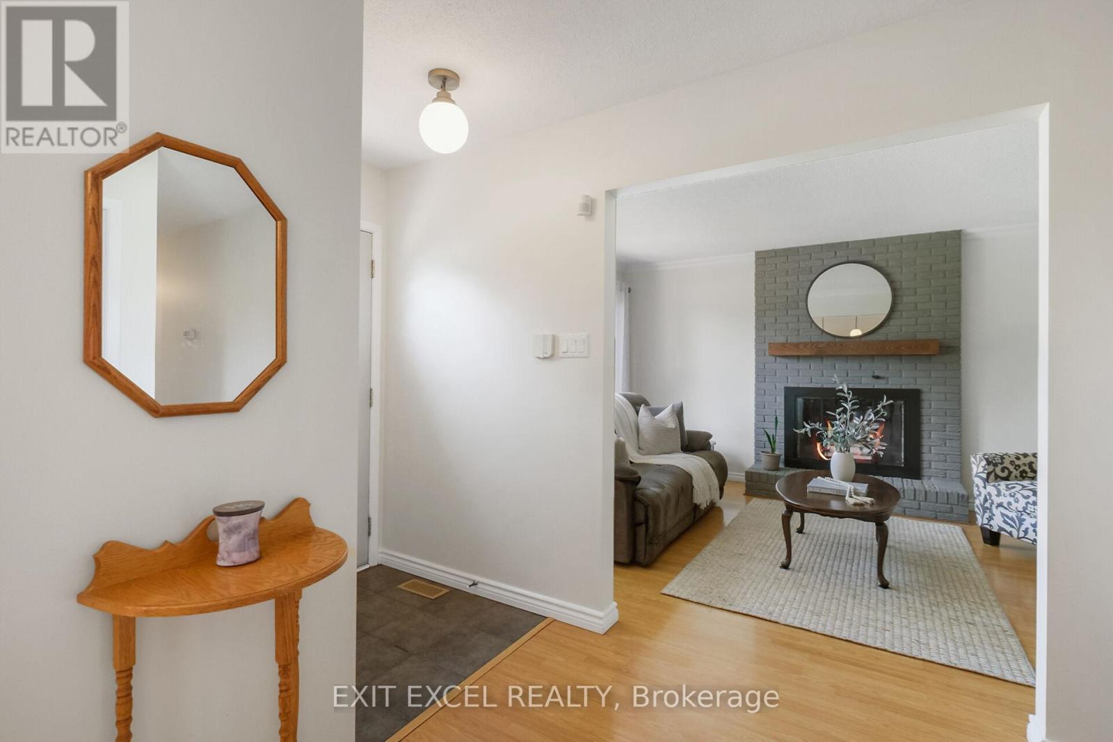 396 Roxdale Avenue, Ottawa, Ontario  K1E 1V5 - Photo 2 - X12196253