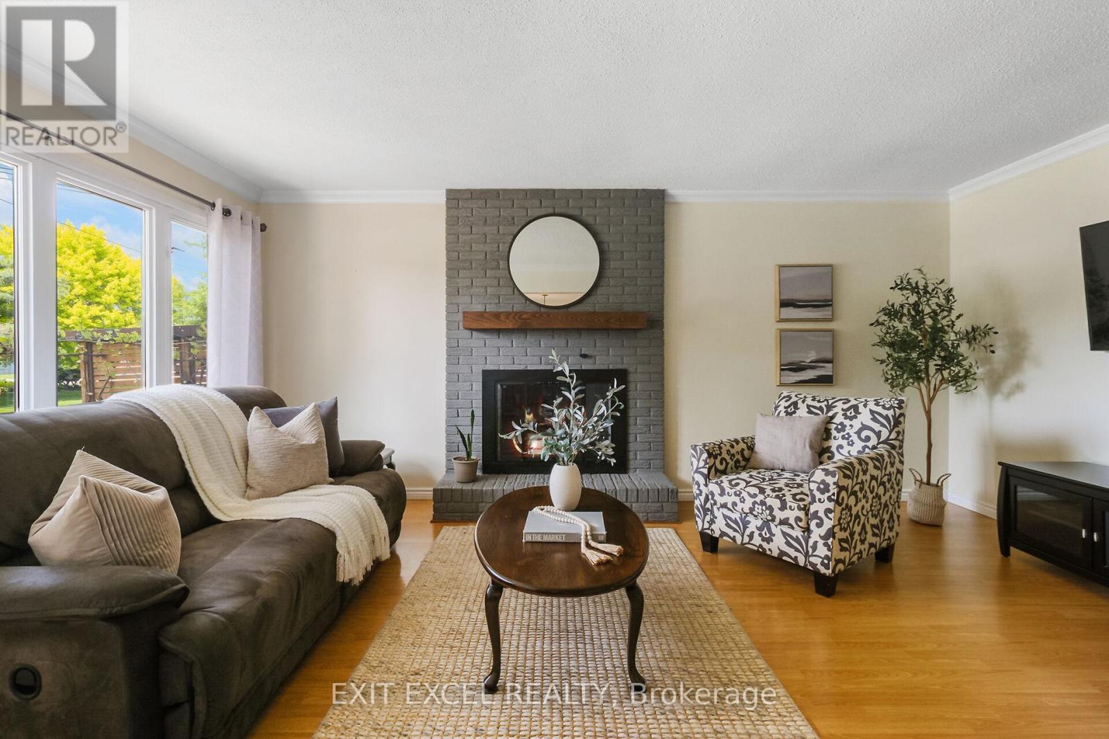 396 Roxdale Avenue, Ottawa, Ontario  K1E 1V5 - Photo 3 - X12196253