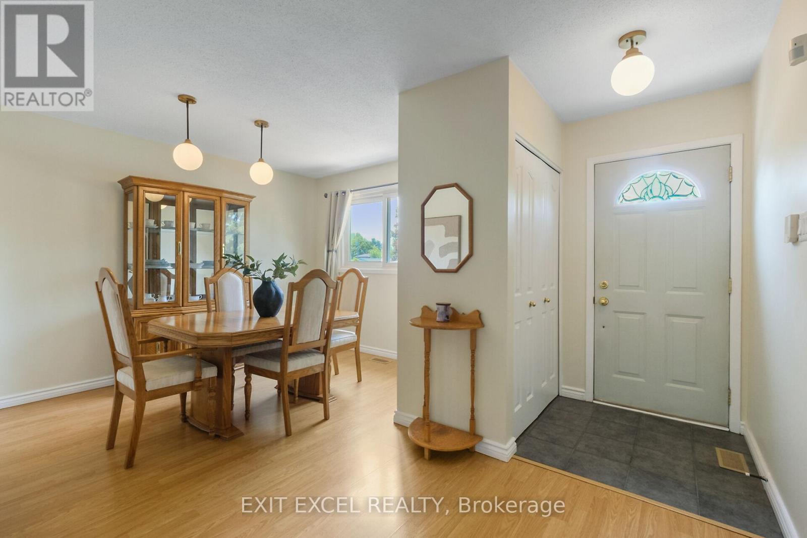 396 Roxdale Avenue, Ottawa, Ontario  K1E 1V5 - Photo 6 - X12196253