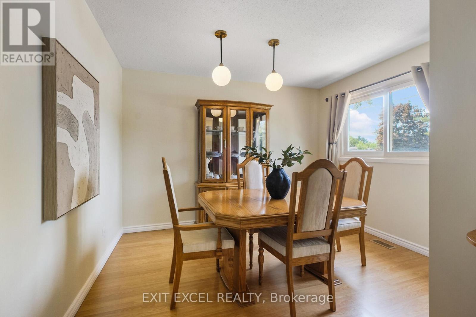 396 Roxdale Avenue, Ottawa, Ontario  K1E 1V5 - Photo 7 - X12196253