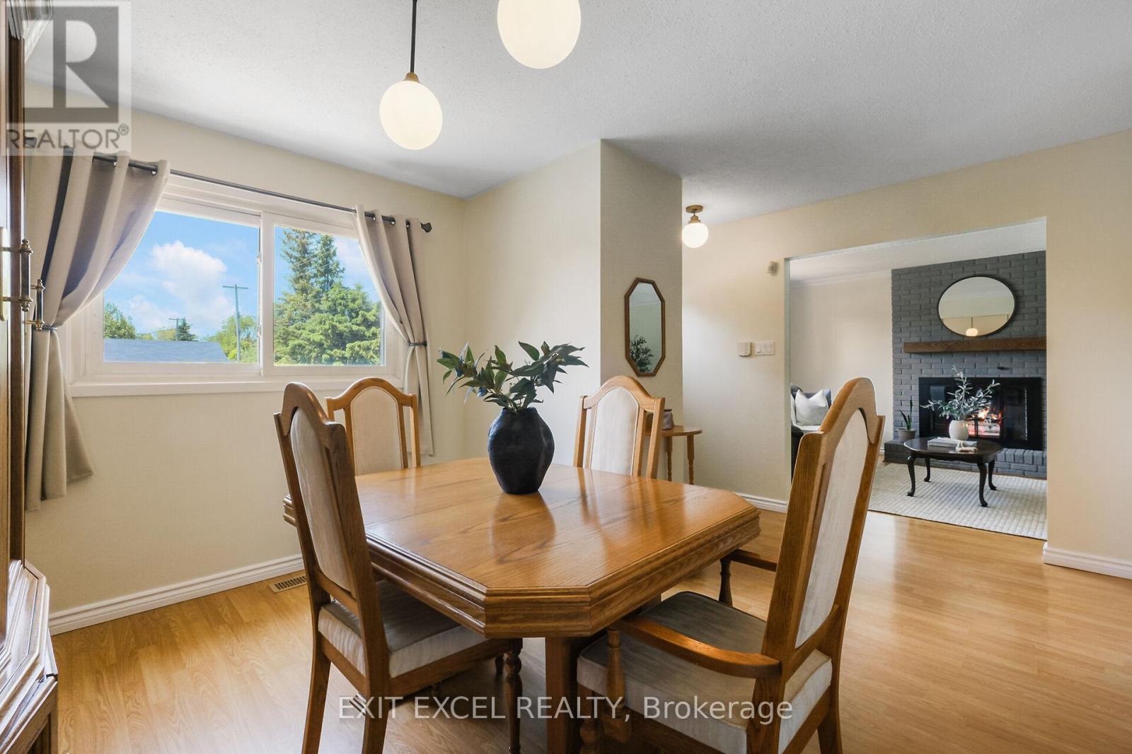 396 Roxdale Avenue, Ottawa, Ontario  K1E 1V5 - Photo 8 - X12196253