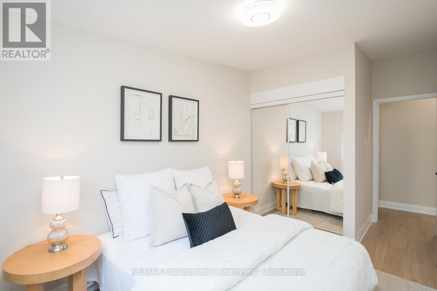 11 - 180 Mississauga Valley Boulevard, Mississauga, Ontario  L5A 3M2 - Photo 14 - W12196176