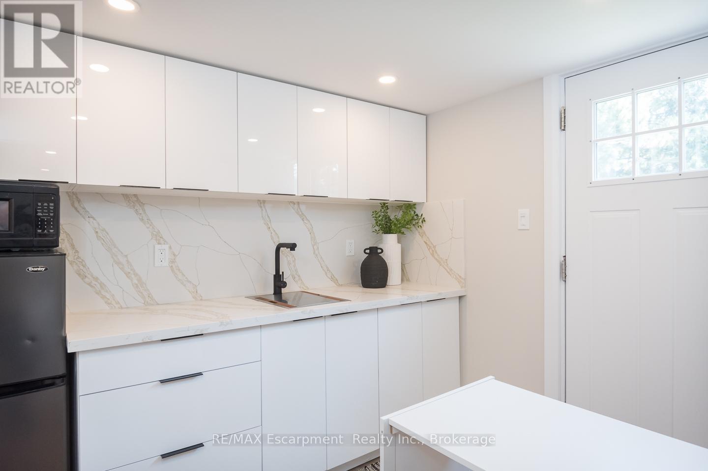 11 - 180 Mississauga Valley Boulevard, Mississauga, Ontario  L5A 3M2 - Photo 22 - W12196176