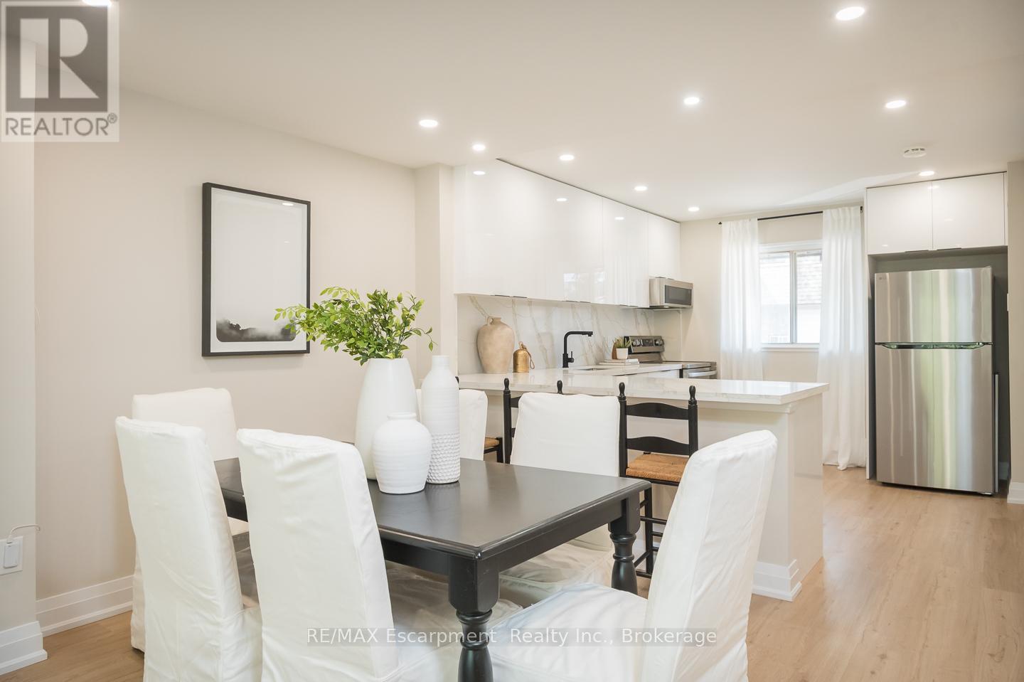 11 - 180 Mississauga Valley Boulevard, Mississauga, Ontario  L5A 3M2 - Photo 4 - W12196176