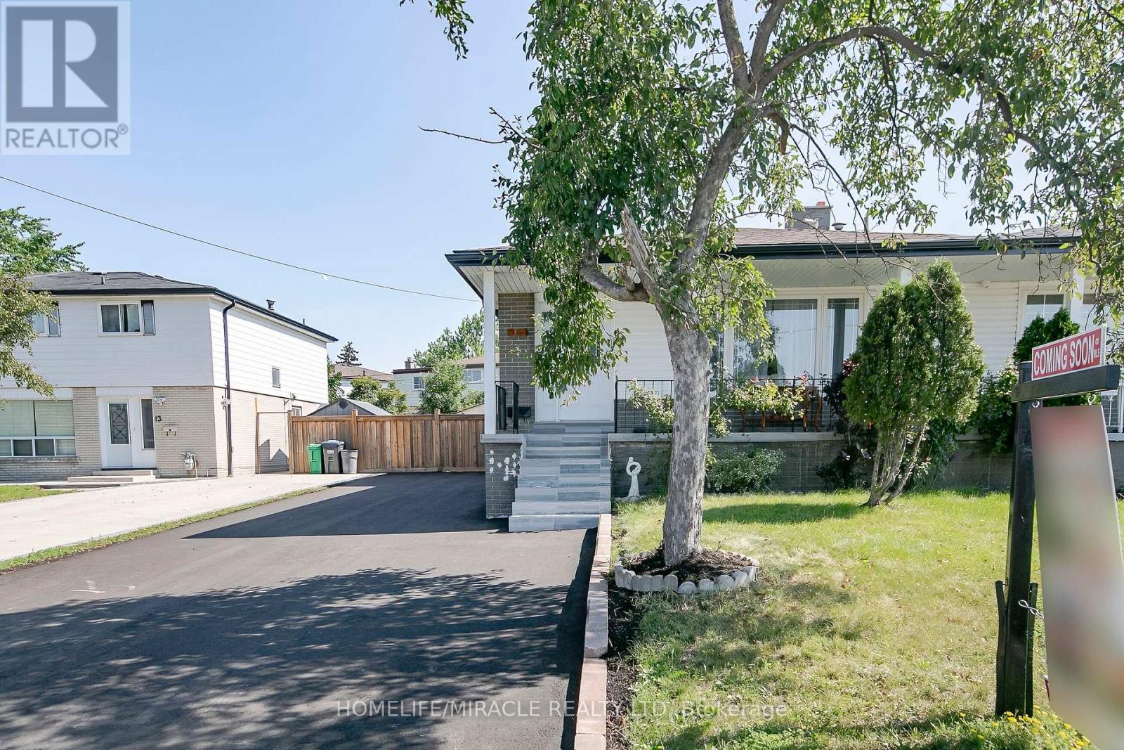 11 Dartford Road, Brampton, Ontario  L6T 2Z3 - Photo 1 - W12196072