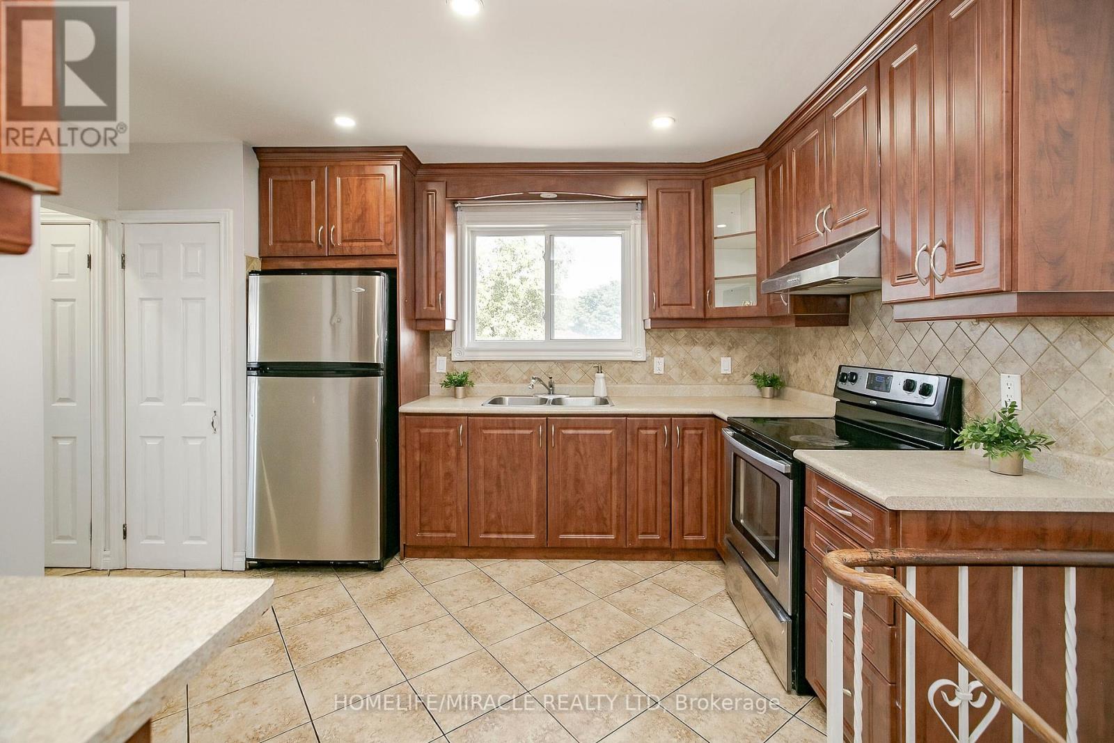 11 Dartford Road, Brampton, Ontario  L6T 2Z3 - Photo 15 - W12196072