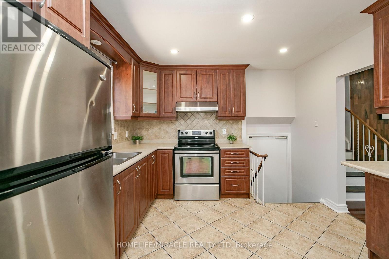 11 Dartford Road, Brampton, Ontario  L6T 2Z3 - Photo 16 - W12196072