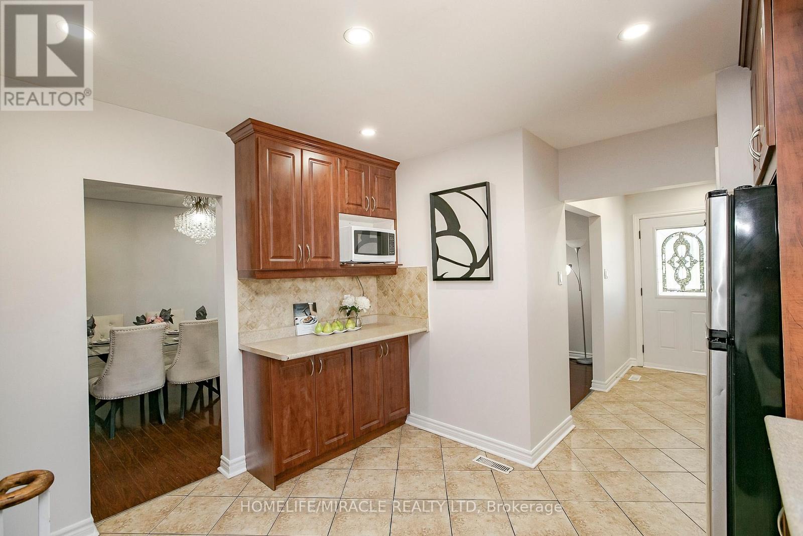11 Dartford Road, Brampton, Ontario  L6T 2Z3 - Photo 18 - W12196072