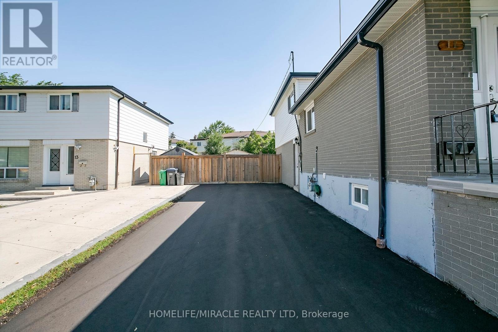 11 Dartford Road, Brampton, Ontario  L6T 2Z3 - Photo 45 - W12196072