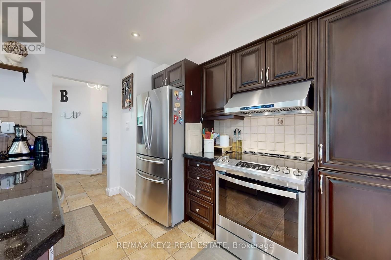 1622 Greenbriar Drive, Oakville, Ontario  L6M 1Y2 - Photo 10 - W12196093