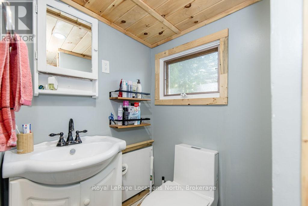 5 Fanella Road, Tiny, Ontario  L0L 2J0 - Photo 40 - S12196223