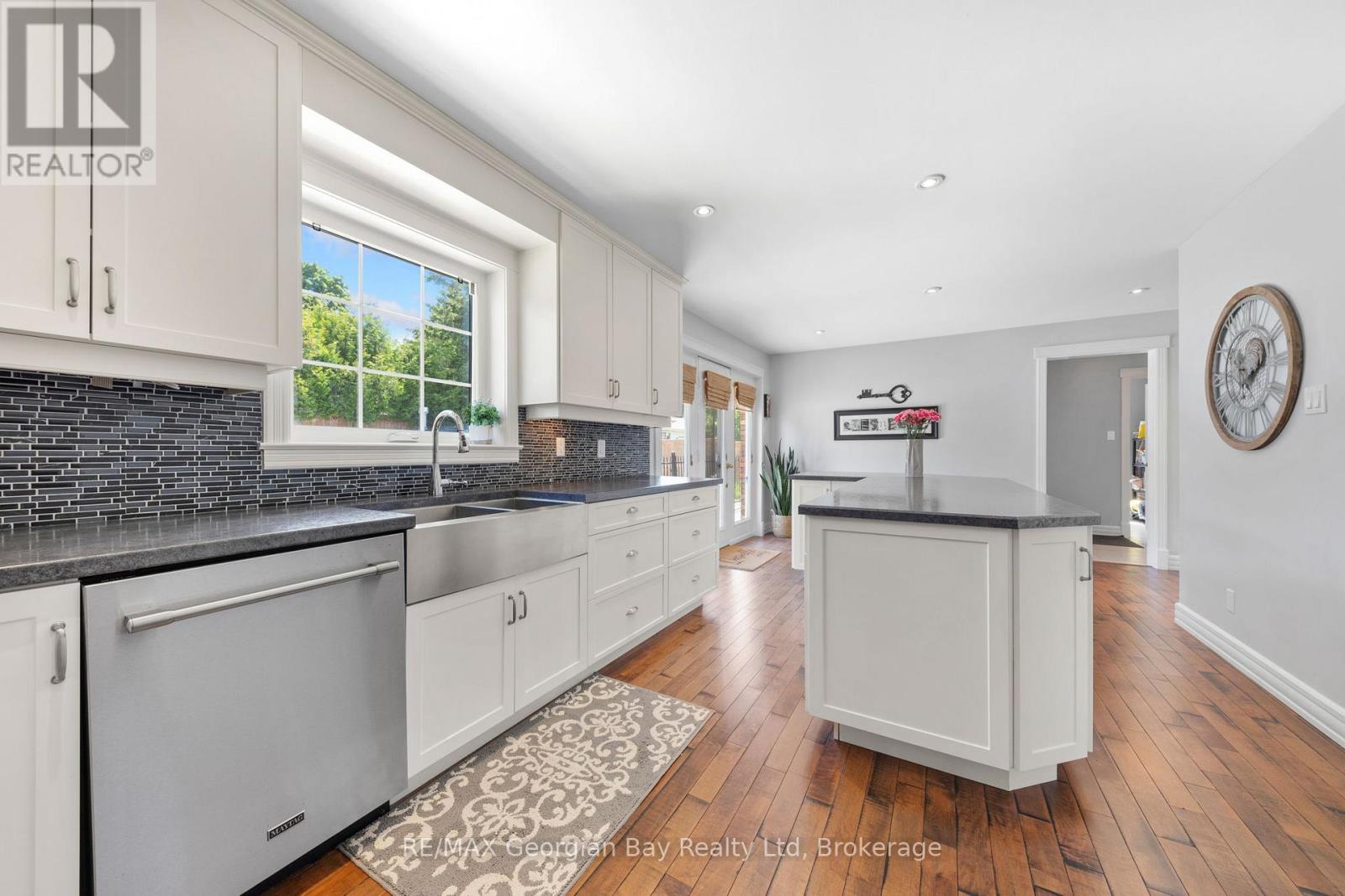 51 Payette Drive, Penetanguishene, Ontario  L9M 1H5 - Photo 12 - S12196262
