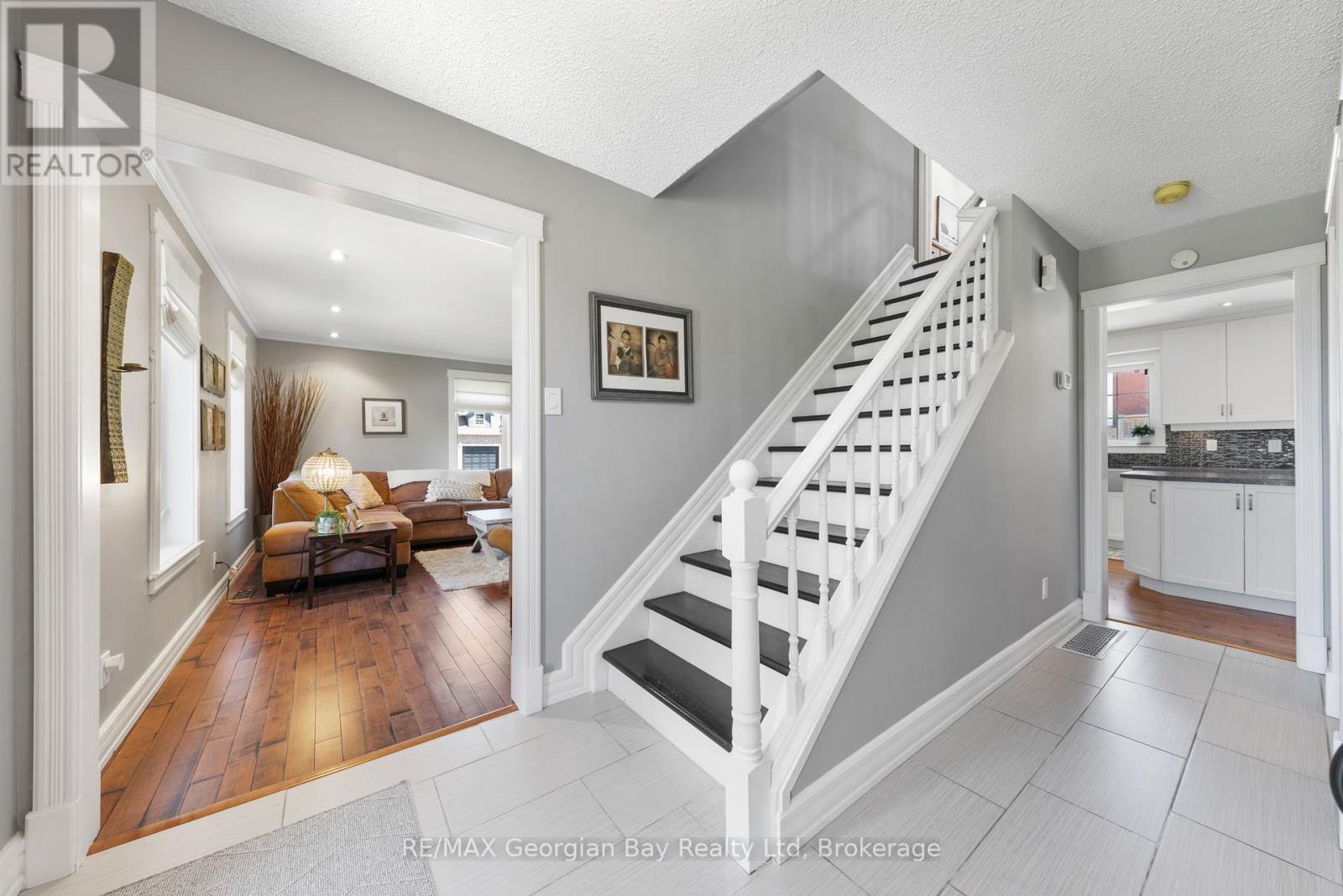 51 Payette Drive, Penetanguishene, Ontario  L9M 1H5 - Photo 4 - S12196262
