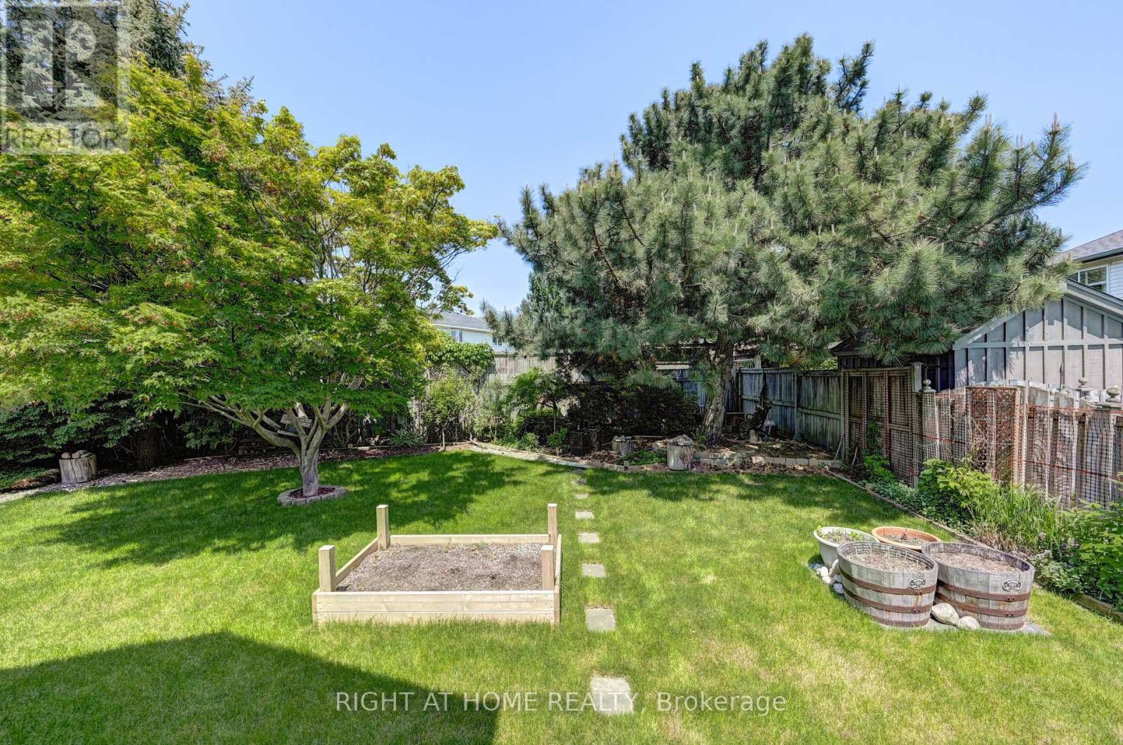 436 Dansbury Drive, Waterloo, Ontario  N2K 3X9 - Photo 42 - X12196030