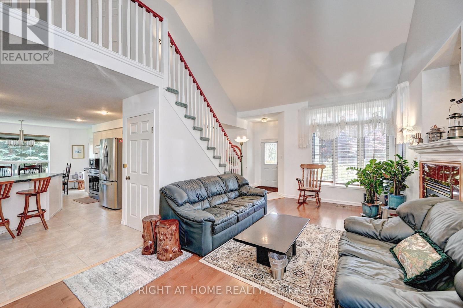 436 Dansbury Drive, Waterloo, Ontario  N2K 3X9 - Photo 9 - X12196030
