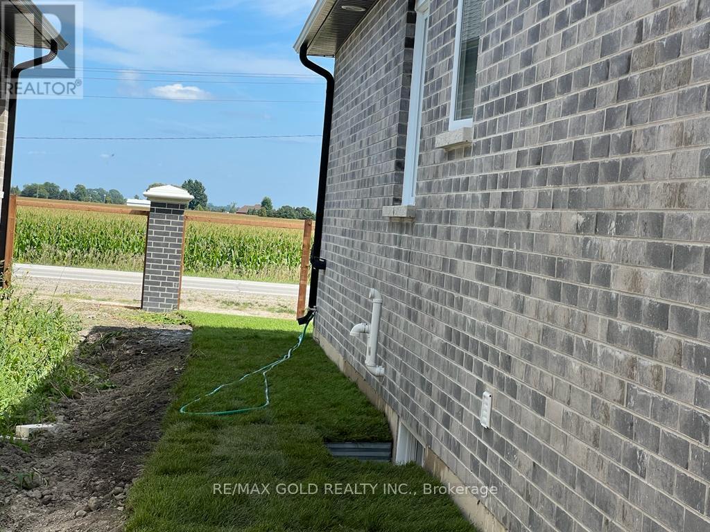 312 Stathis Boulevard, Sarnia, Ontario  N7S 0G7 - Photo 2 - X12196058
