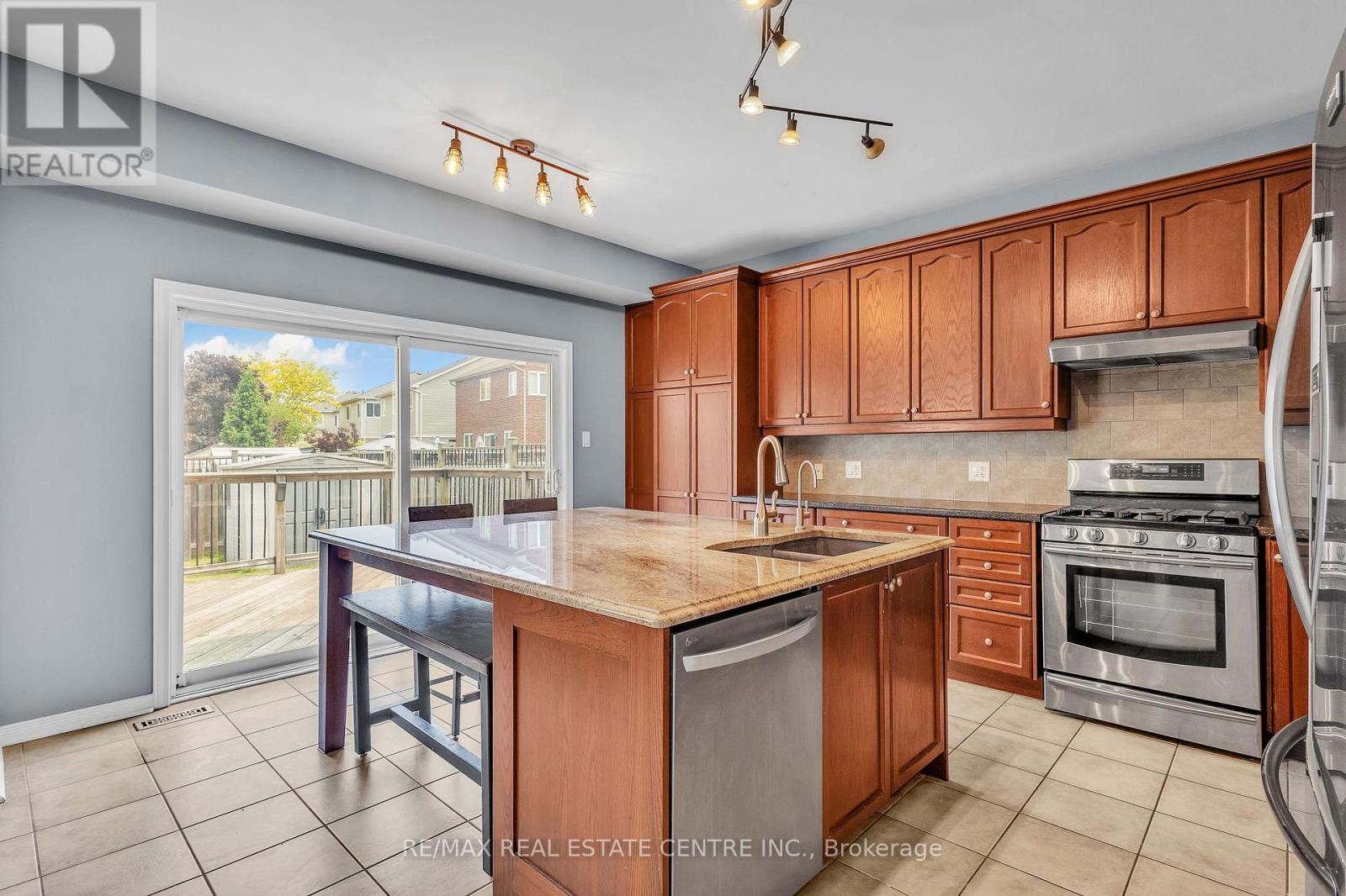 319 Robert Ferrie Drive, Kitchener, Ontario  N2P 2Y7 - Photo 16 - X12196078