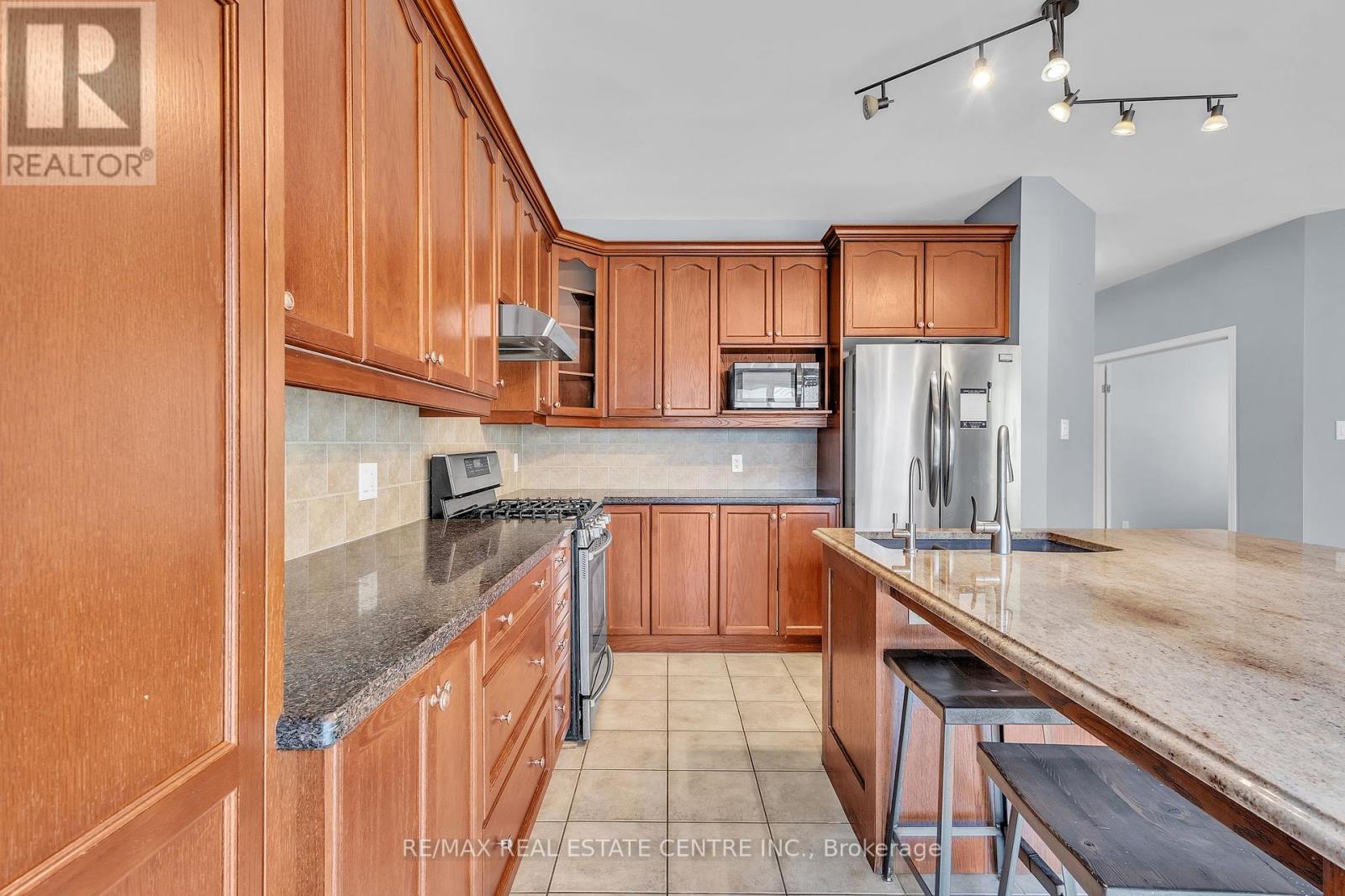 319 Robert Ferrie Drive, Kitchener, Ontario  N2P 2Y7 - Photo 17 - X12196078