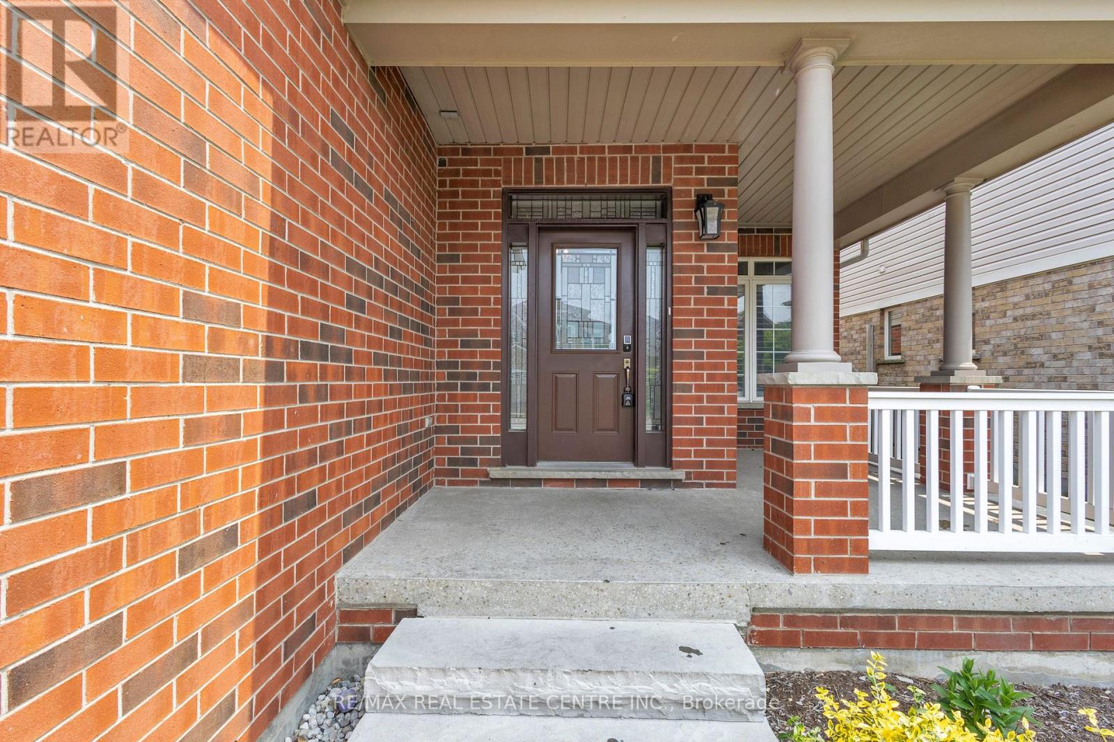 319 Robert Ferrie Drive, Kitchener, Ontario  N2P 2Y7 - Photo 3 - X12196078