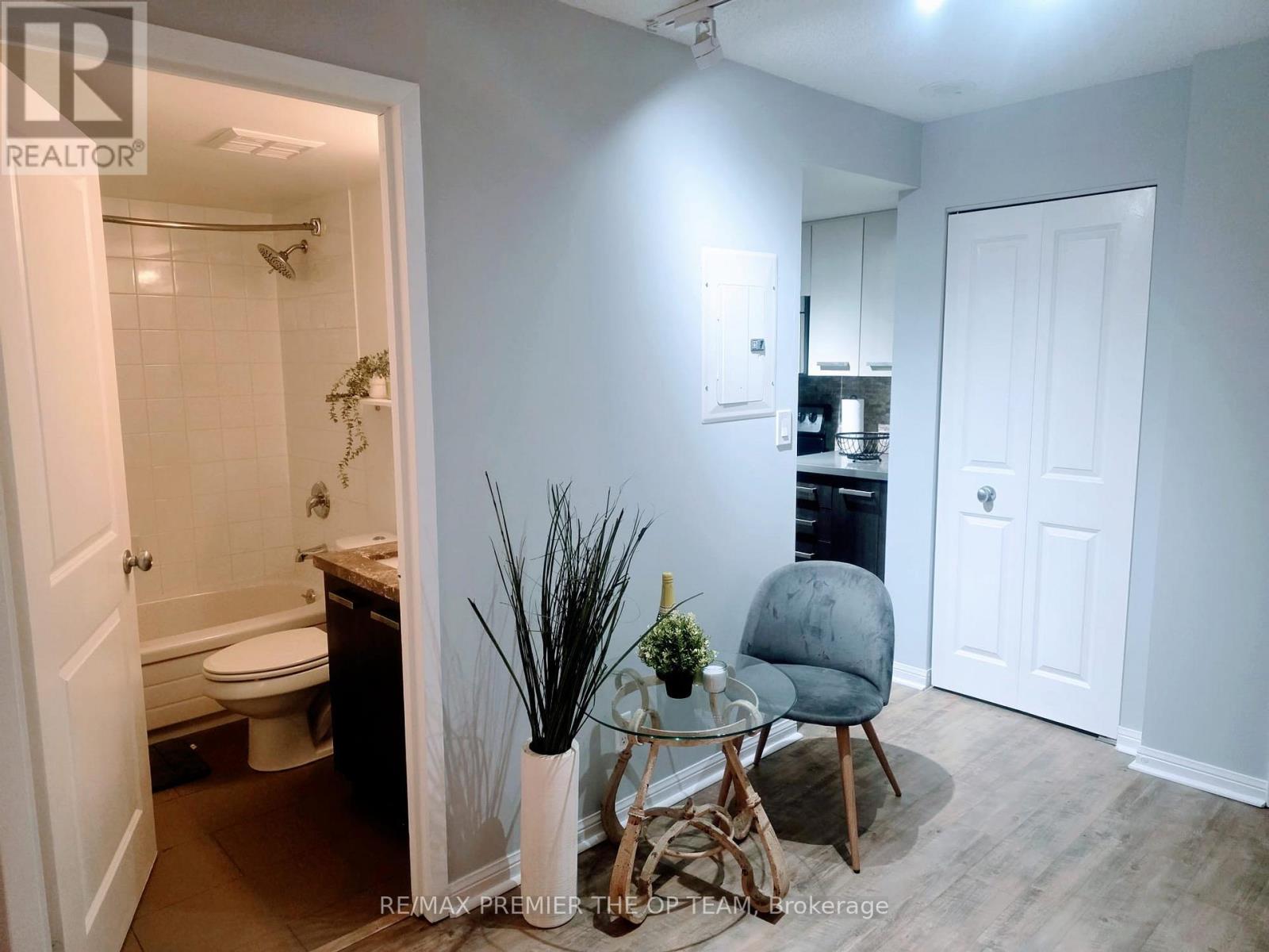 407 - 11 St Joseph Street, Toronto, Ontario  M4Y 3G4 - Photo 8 - C12185582