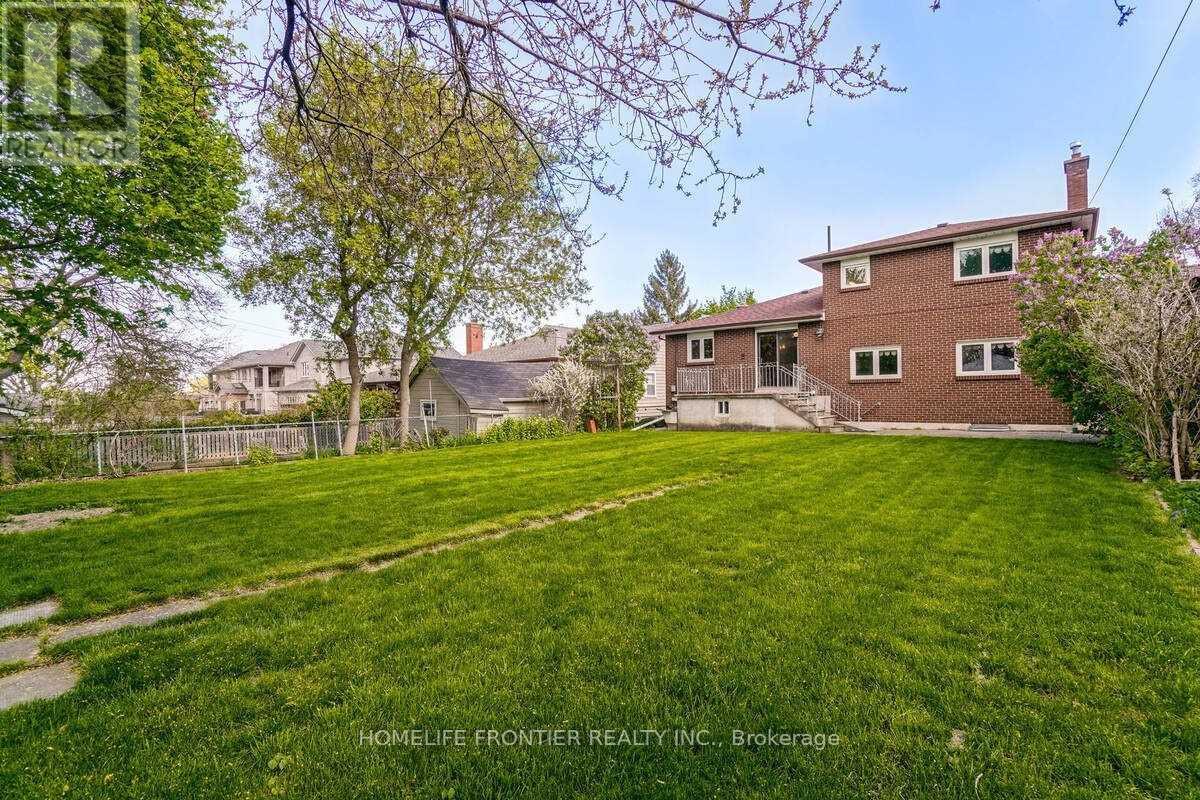 28 Barker Avenue, Toronto (Thistletown-Beaumonde Heights), Ontario  M9V 1E5 - Photo 18 - W12178694