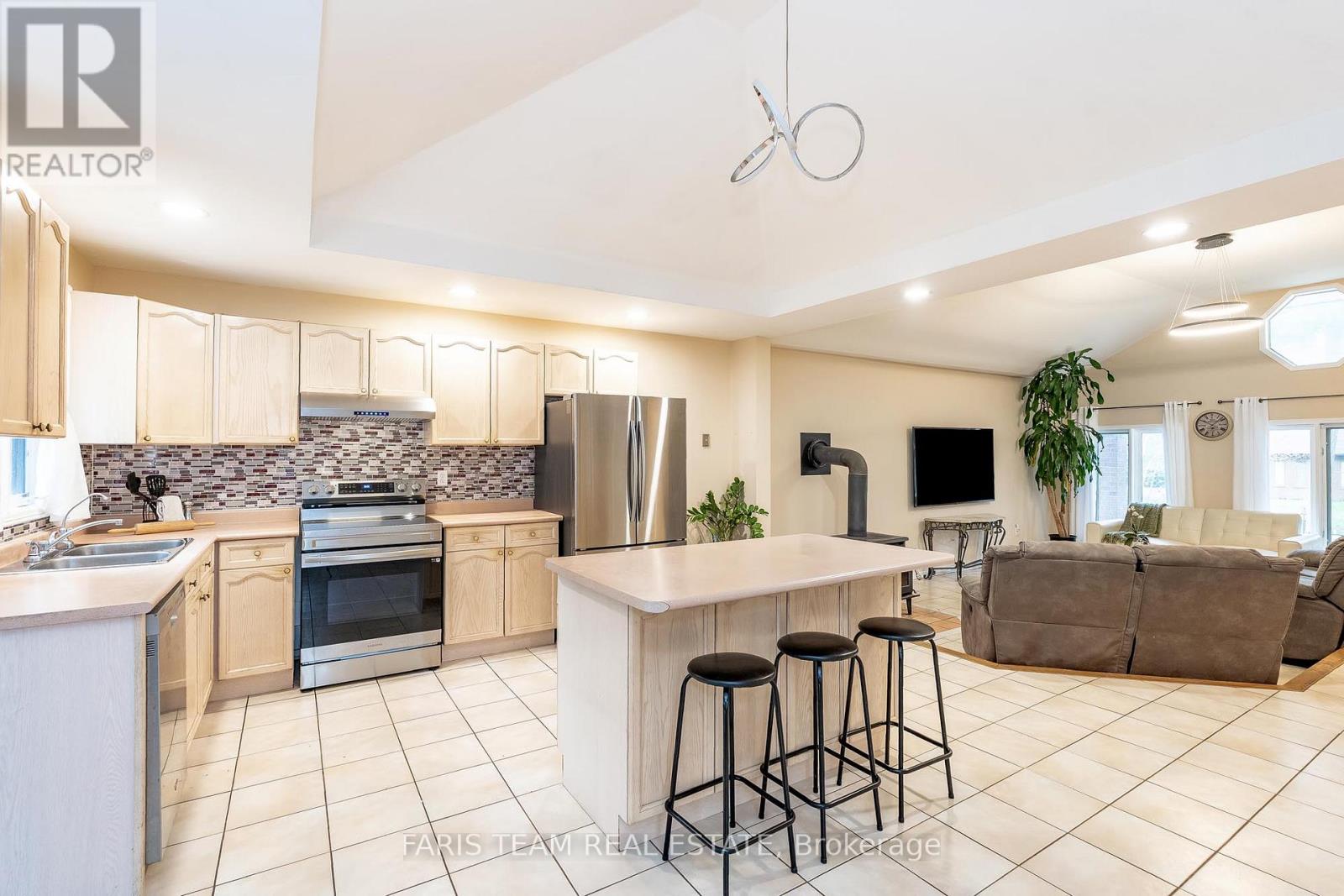 64 Nadia Crescent, Tiny, Ontario  L0L 2T0 - Photo 3 - S12155047