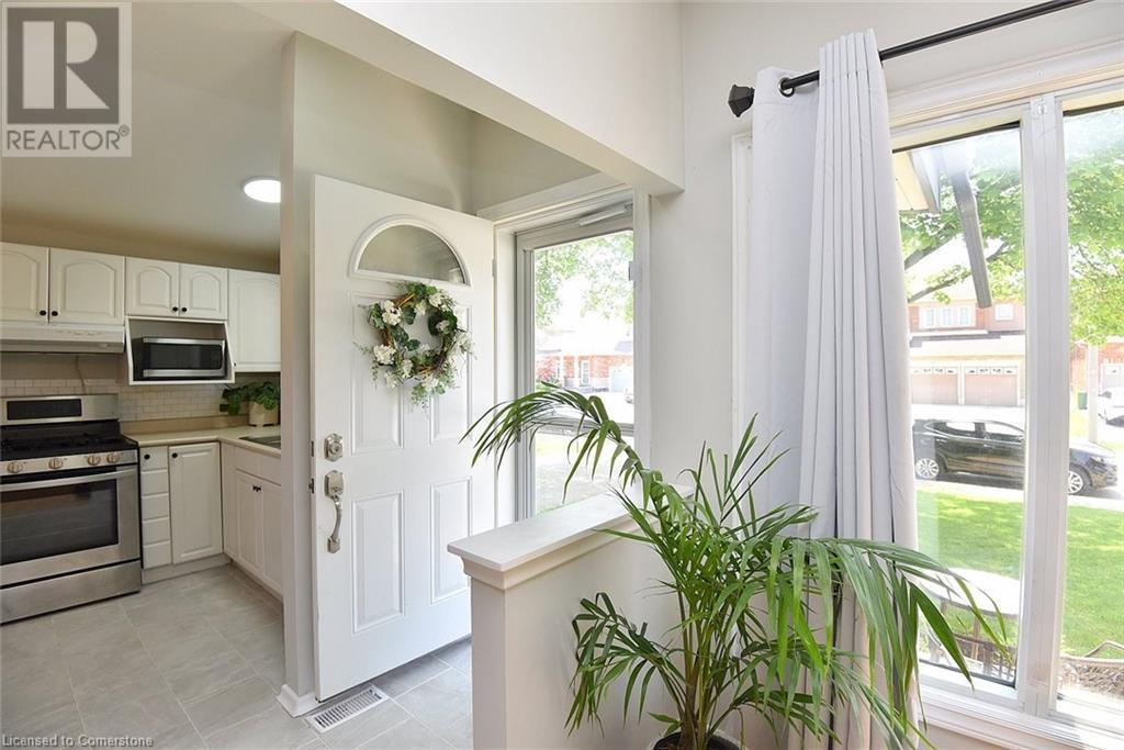 241 Thorner Drive, Hamilton, Ontario  L8V 2M6 - Photo 4 - 40737281
