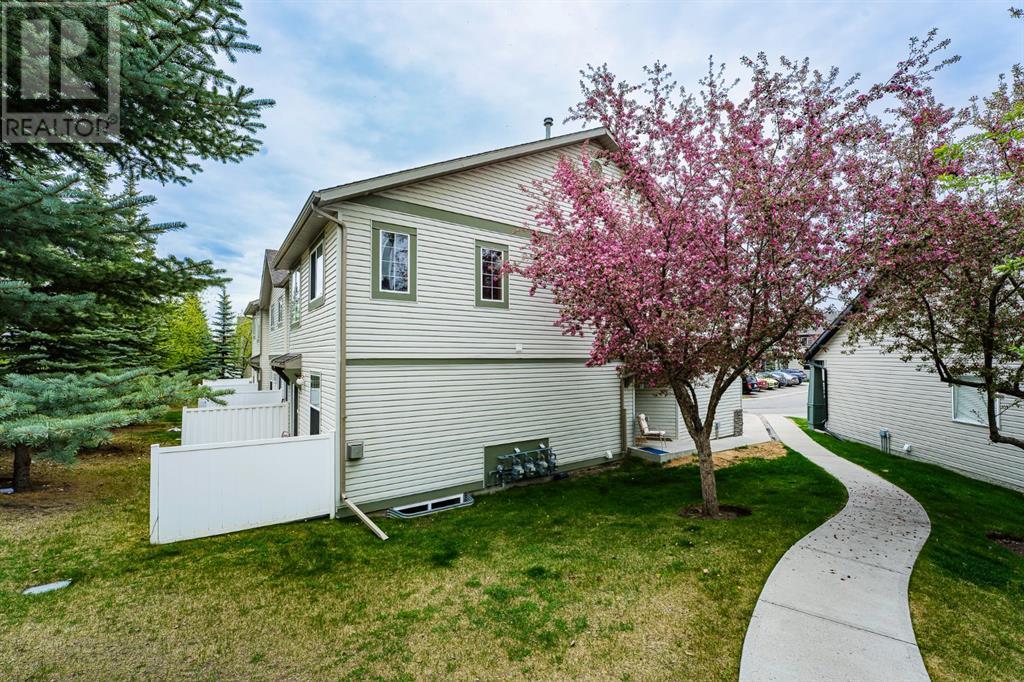 Property at 35 Eversyde Court SW image 3