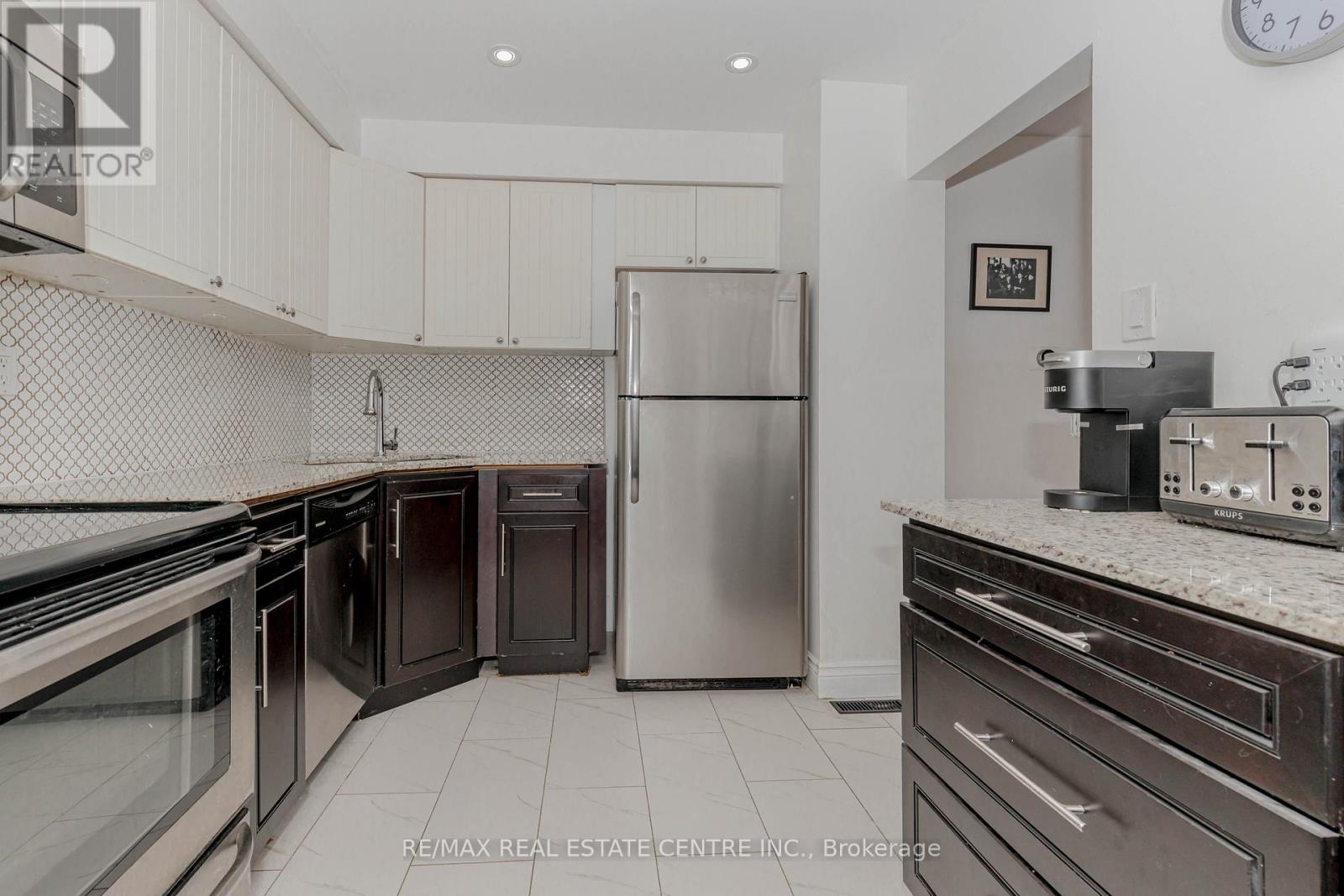 123 - 1526 Lancaster Drive W, Oakville, Ontario  L6H 2Z2 - Photo 17 - W12114956