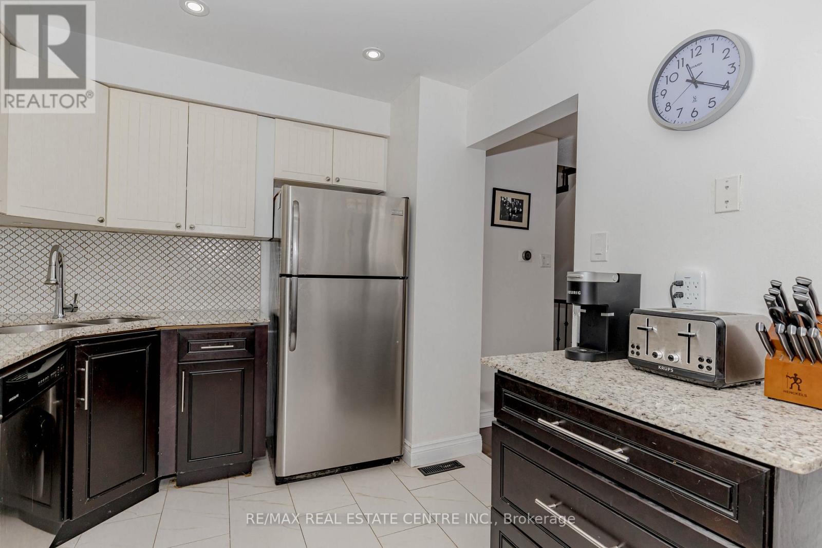 123 - 1526 Lancaster Drive W, Oakville, Ontario  L6H 2Z2 - Photo 16 - W12114956