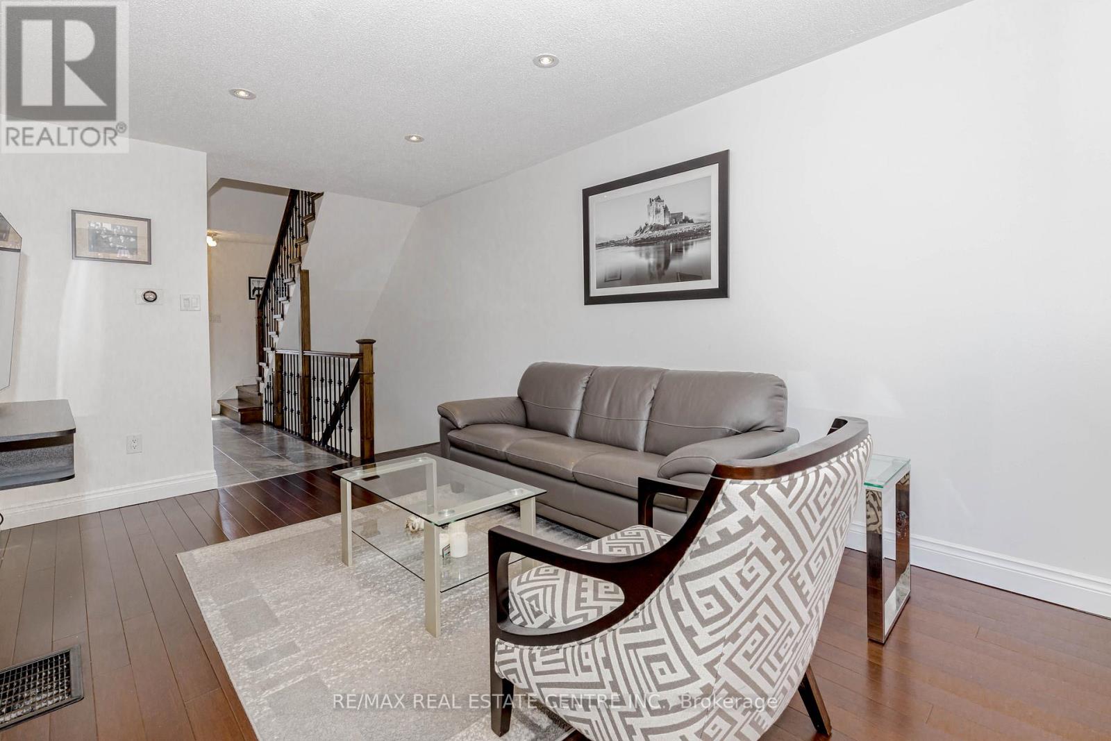 123 - 1526 Lancaster Drive W, Oakville, Ontario  L6H 2Z2 - Photo 11 - W12114956