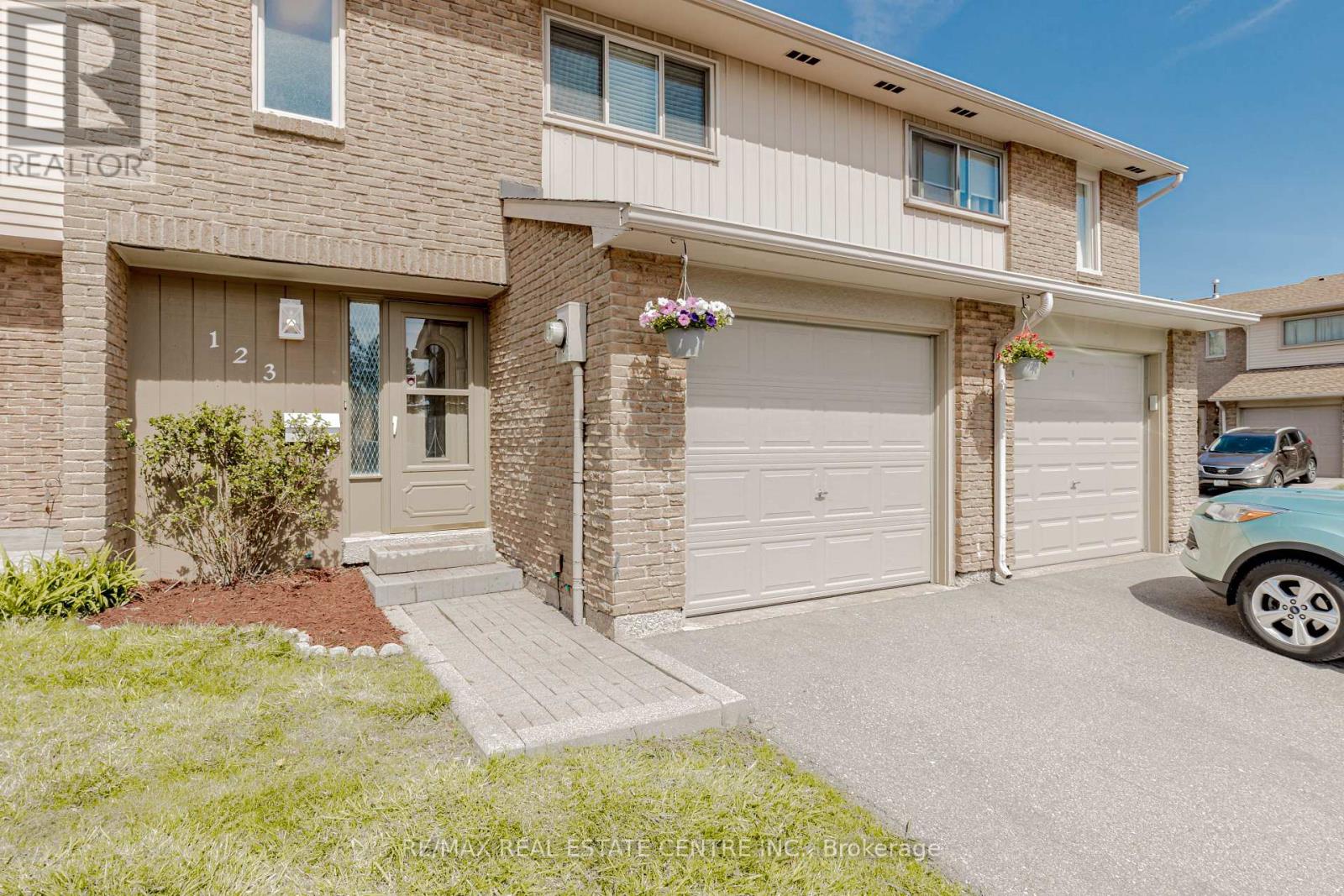 123 - 1526 Lancaster Drive W, Oakville, Ontario  L6H 2Z2 - Photo 3 - W12114956